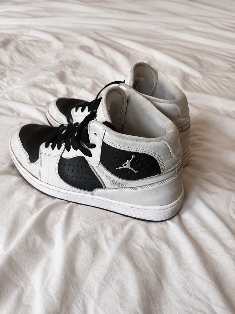 Nike Jordan Access Men Sneakers in Black and White - Picture 2 of 3